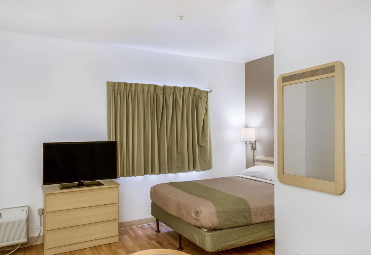 Hotel 6 Fishers, In - Indianapolis Fishers